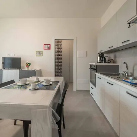Marilyn - Modern And Cozy Apartment Somma Lombardo